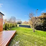 Apartment Mit Schoener Terrasse In
