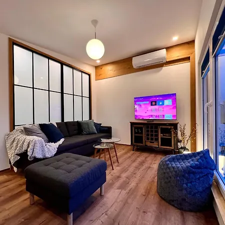 Apartamento Mit Schoener Terrasse In *