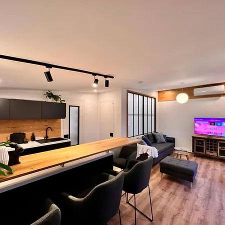 Mit Schoener Terrasse In Apartamento *