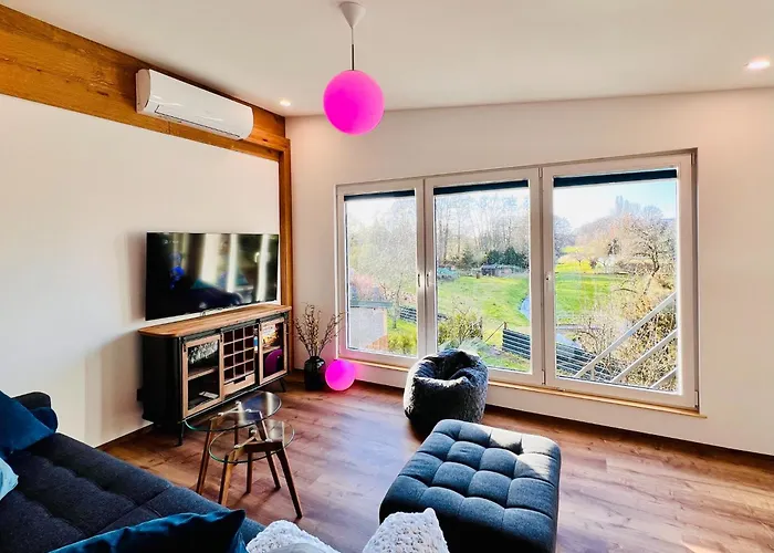 Mit Schoener Terrasse In Apartamento