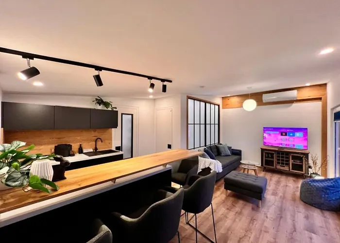 Mit Schoener Terrasse In Apartamento *